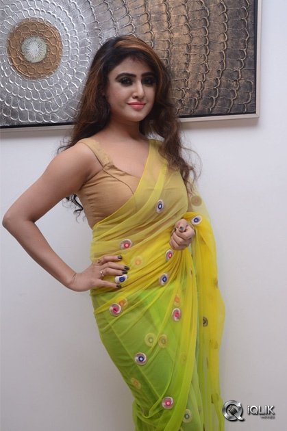 Sony-Cherista-At-Kalamandir-6th-Anniversary-Celebrations